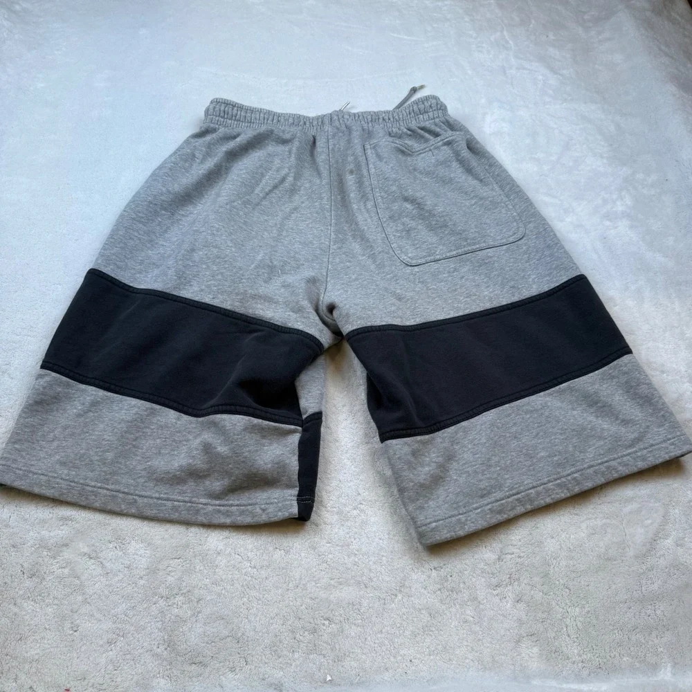 Jordan Men's Shorts Size‎ M Gray Black Sweat Drawstring Pockets Casual